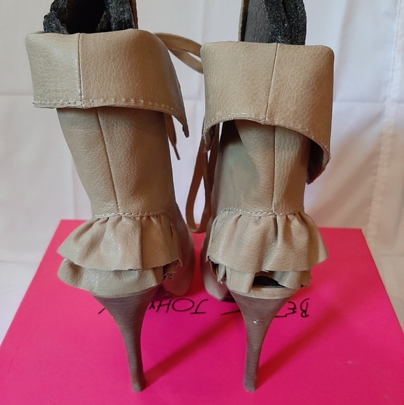 Betsey Johnson Lace up heel, peep toe Booties, 10 - Picture 3 of 4